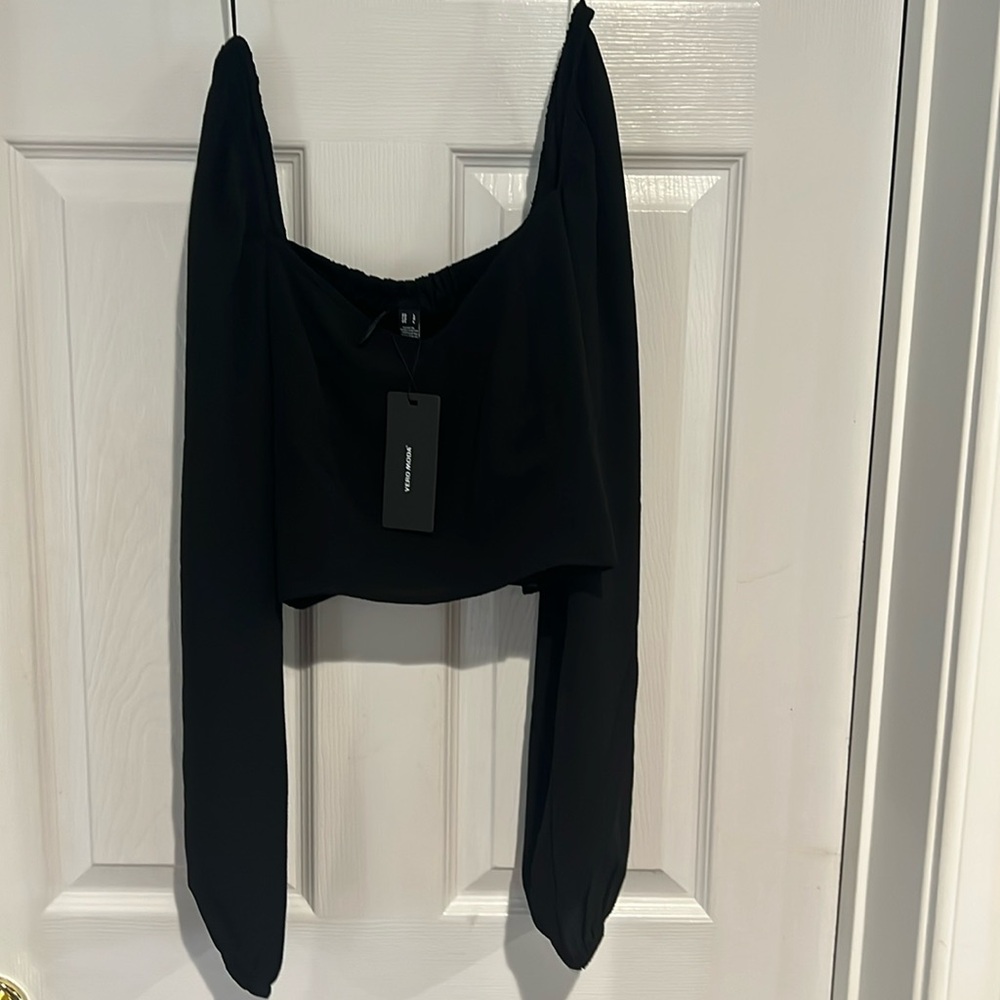 Long sleeve black crop top